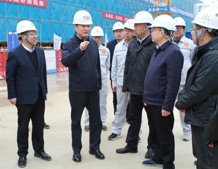 省人大常委會副主任、省...